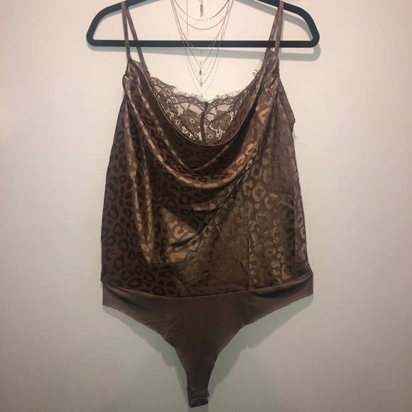 ✨2/$40✨PLUS COWL NECK CAMI LEOPARD PRINT BODYSUIT✨ - Picture 5 of 6